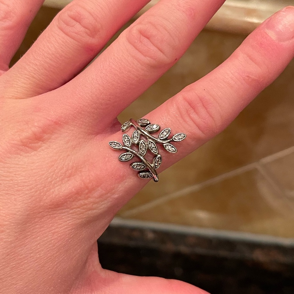 Pandora Sparkling Leaves Ring Size 7
